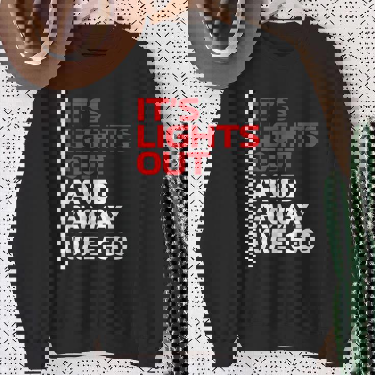 It's Lights Out And Away We Go Race Weekモータースポーツレーシング スウェットシャツ 年配の女性への贈り物