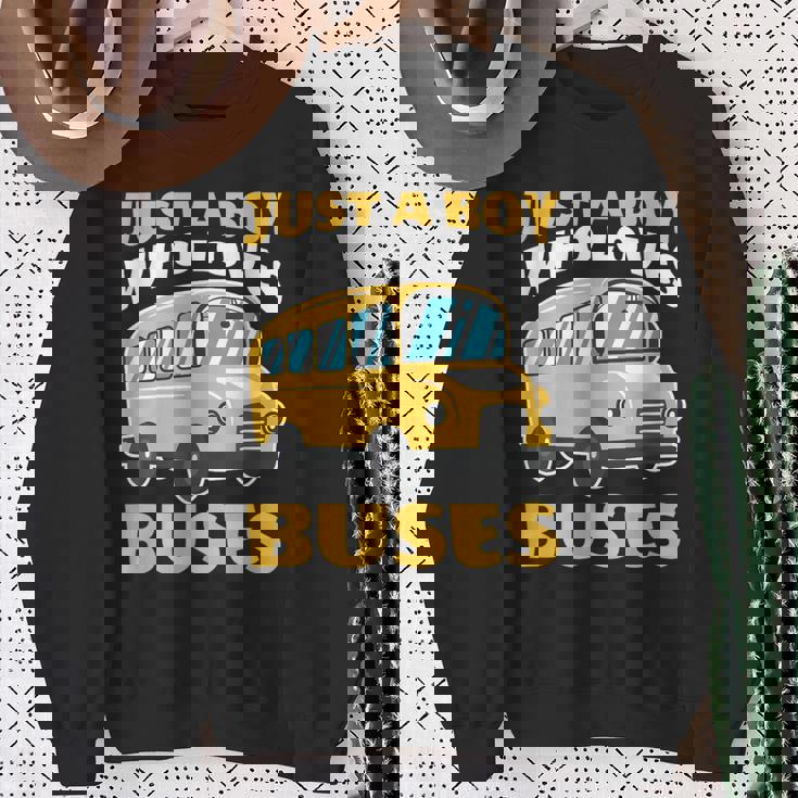 Just A Boy Who Loves Buses バス愛好家 バス愛好家 名言 スウェットシャツ 年配の女性への贈り物