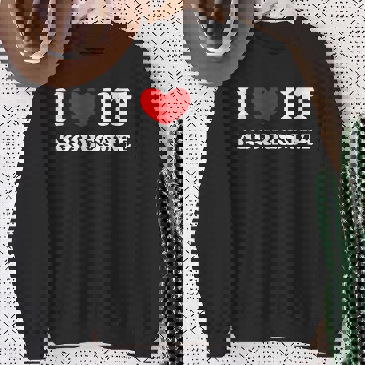 I Love It Aggressive 私はそれが攻撃的であるのが大好きです スウェットシャツ 年配の女性への贈り物