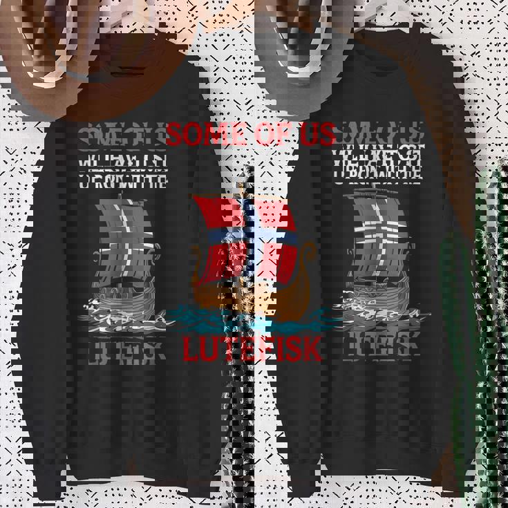 Lutefisk Who Will についてお子様に話さないでください。 スウェットシャツ 年配の女性への贈り物