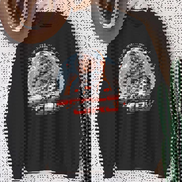 Sf宇宙少女ディフェンダー・オブ・ザ・スターズ・レディ・フォー・アクション。 スウェットシャツ 年配の女性への贈り物