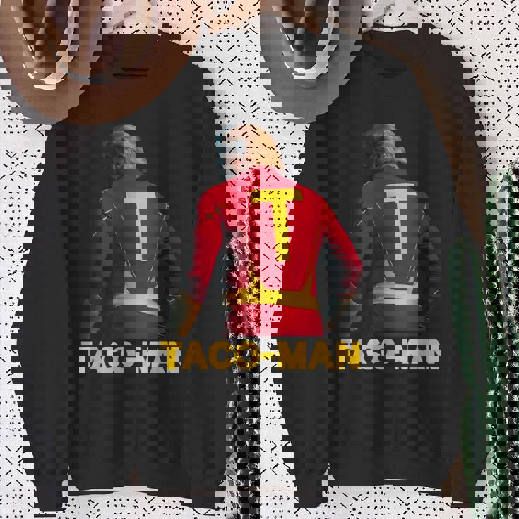 Taco-Man 面白い 反トランプ ハロウィーン 政治的コスチュームアイデア スウェットシャツ 年配の女性への贈り物