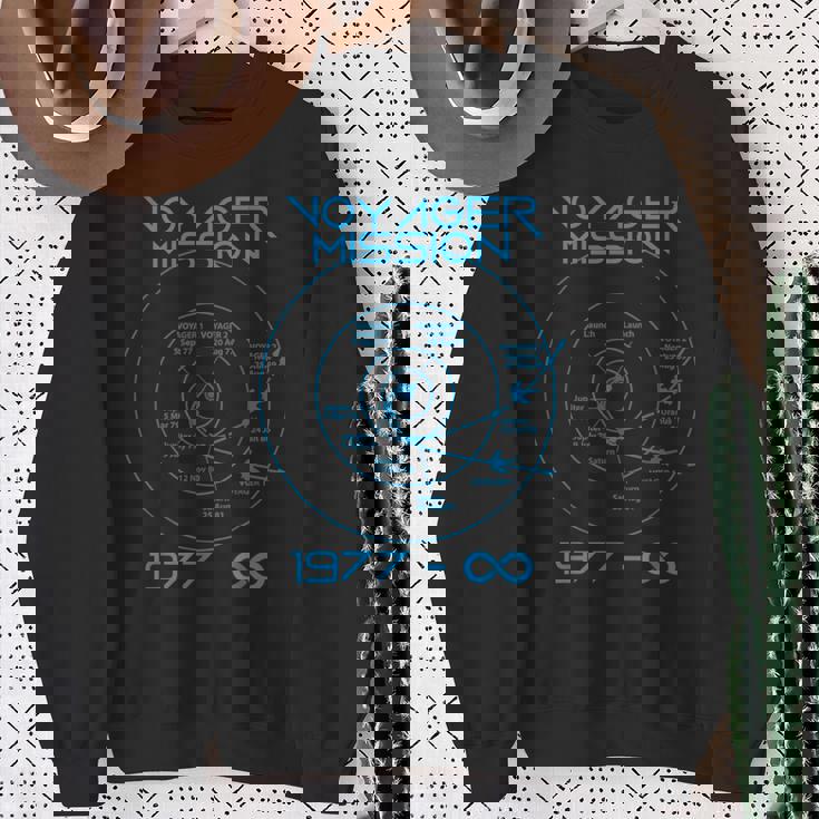 Voyager 12探査機の宇宙探査軌道 スウェットシャツ 年配の女性への贈り物