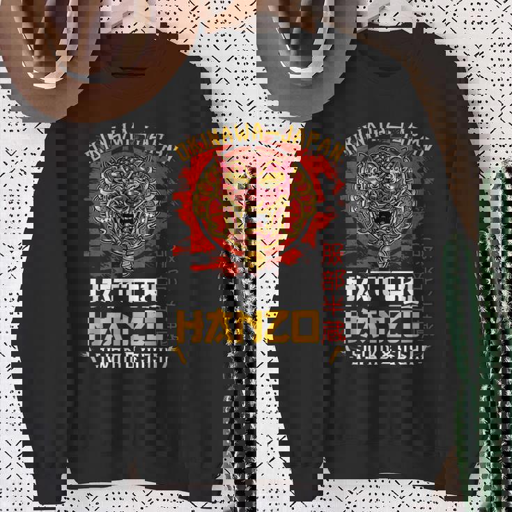 Warrior Warrior 沖縄 日本 はっとり 半蔵 剣と寿司 スウェットシャツ 年配の女性への贈り物