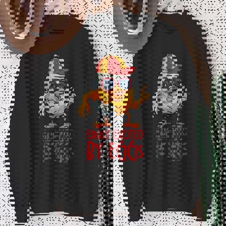 おもしろエッグが簡単に興奮するエッグ。 スウェットシャツ 年配の女性への贈り物