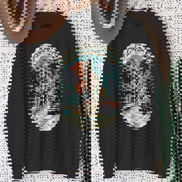 キューバ ハバナ レトロ 車 ヴィンテージ カリブ海のヤシの木 スウェットシャツ 年配の女性への贈り物