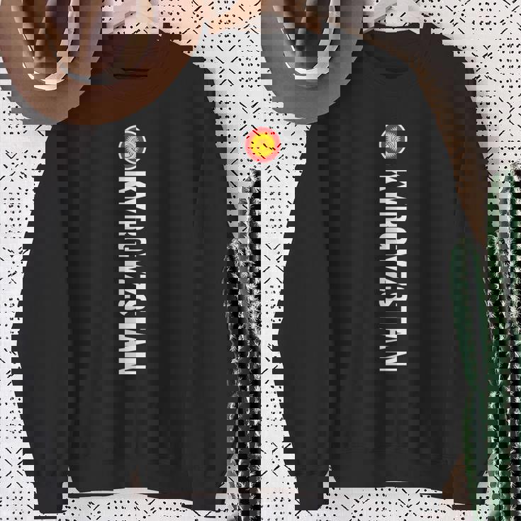 キルギス国旗 縦 スウェットシャツ 年配の女性への贈り物