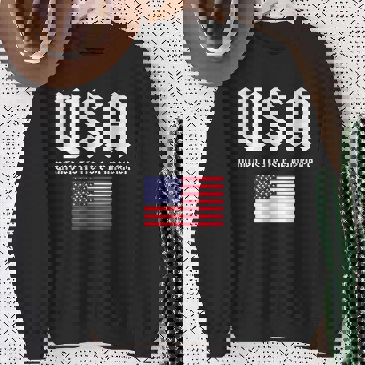 クールなアメリカ国旗グレートーンのイラストグラフィックデザイン。 スウェットシャツ 年配の女性への贈り物