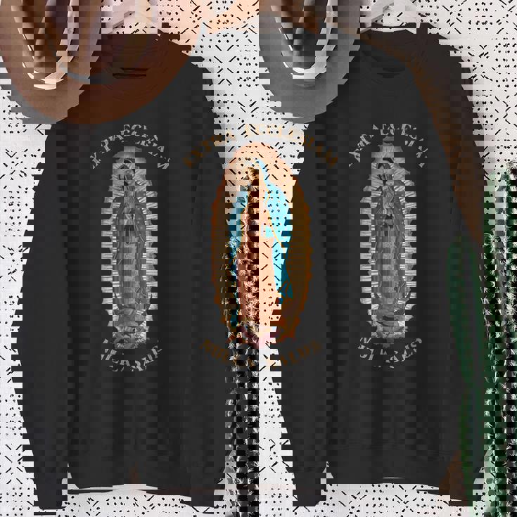 グアダルーペのローマカトリック聖母マリア スウェットシャツ 年配の女性への贈り物