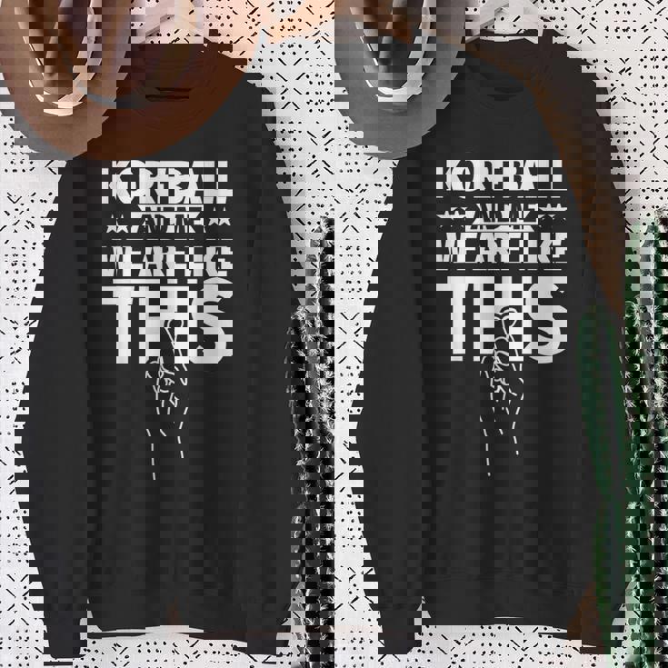 コーフボールと私、こんな感じです スウェットシャツ 年配の女性への贈り物