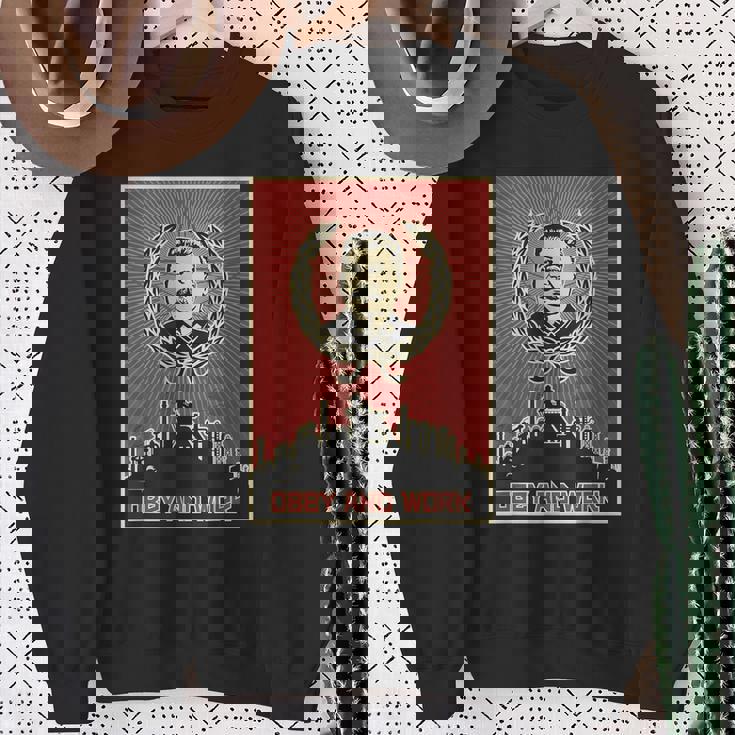 スターリンsovi8ヴィンテージプロパガンダに従い、働きます。 スウェットシャツ 年配の女性への贈り物