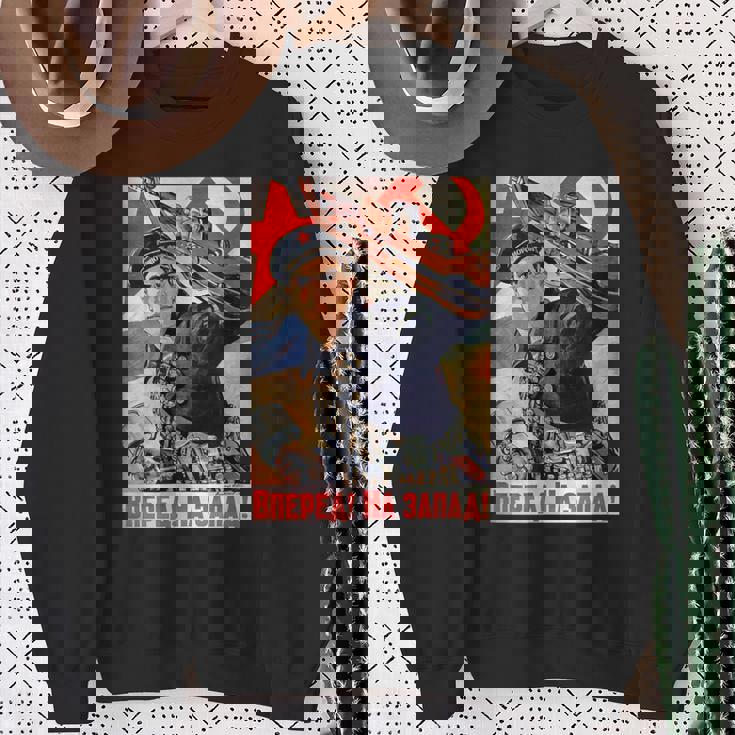 ソビエト・プロパガンダ オンワード・トゥ・ザ・ウェスト 第二次世界大戦 ヴィンテージポスター スウェットシャツ 年配の女性への贈り物