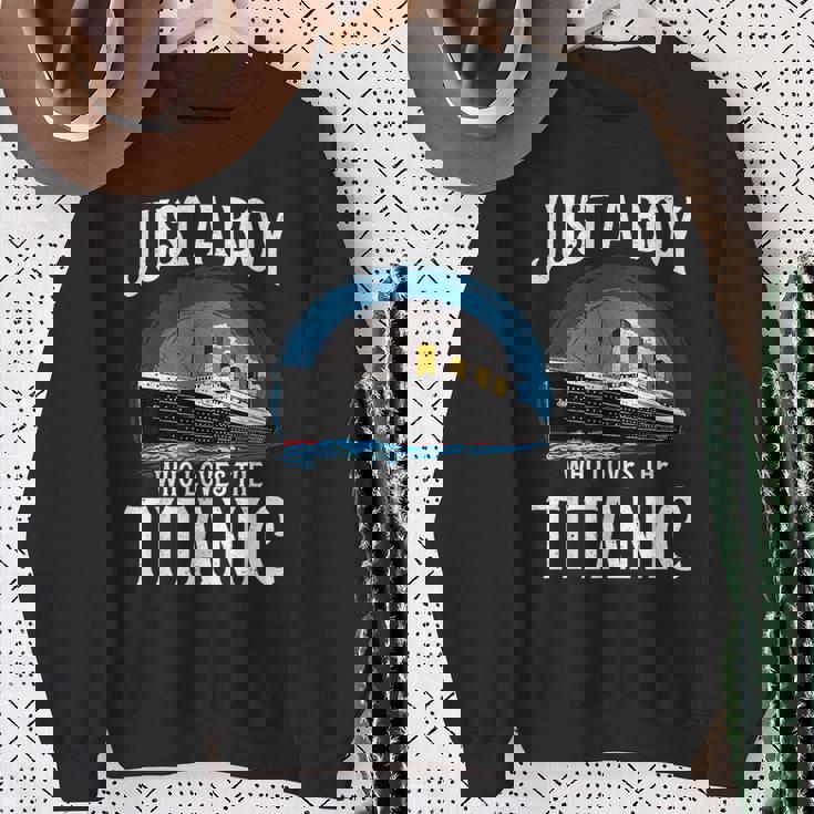 タイタニック号を愛する少年 ヴィンテージ船 タイタニック愛好家 スウェットシャツ 年配の女性への贈り物