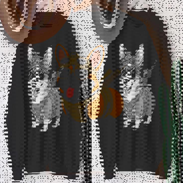 タクティカル コーギー 犬種 戦士 動物 しゃれ ミーム スウェットシャツ 年配の女性への贈り物