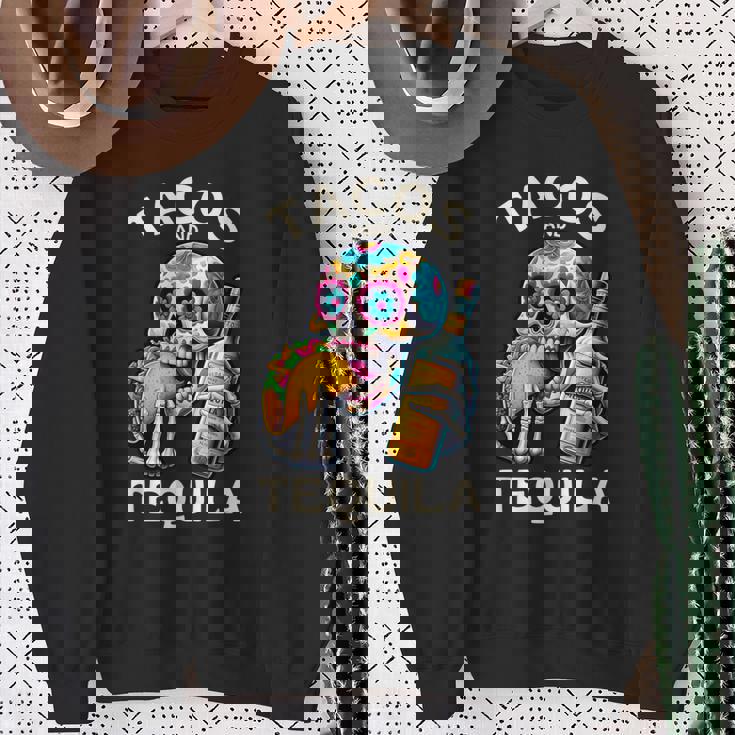 タコスとテキーラ キャンディスカル シンコ・デ・マヨ ロス・ムルトス スウェットシャツ 年配の女性への贈り物