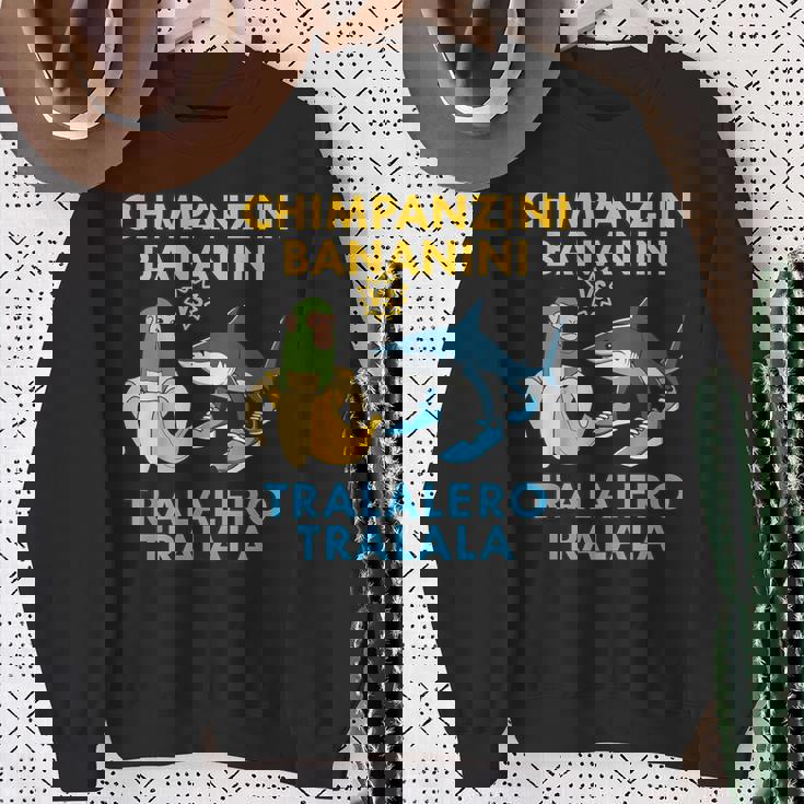 チンパンジーニ バナニーニs トララレロ トラララ 面白い 幼児向け スウェットシャツ 年配の女性への贈り物