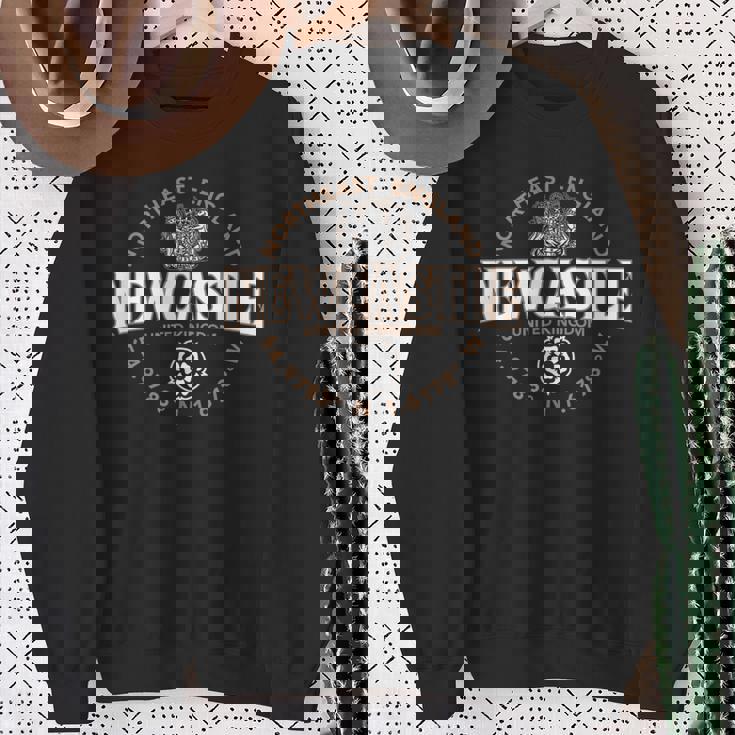 ニューカッスル北東部イングランド座標ラベル 2C スウェットシャツ 年配の女性への贈り物