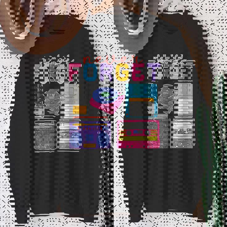 ネバーフォーゲット カセットテープ フロッピーディスク オールドスクール レトロ スウェットシャツ 年配の女性への贈り物