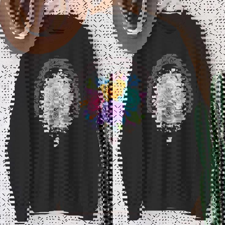 パステルレインボーローズがあらゆる色合いにハートを咲かせます スウェットシャツ 年配の女性への贈り物