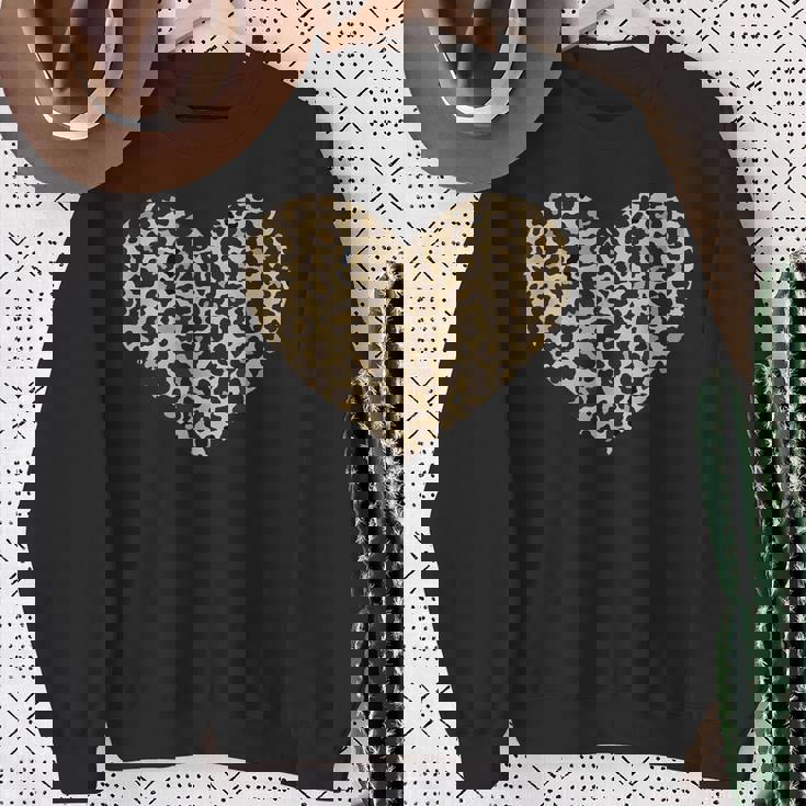 ヒョウ柄ハートソフトベージュ スウェットシャツ 年配の女性への贈り物