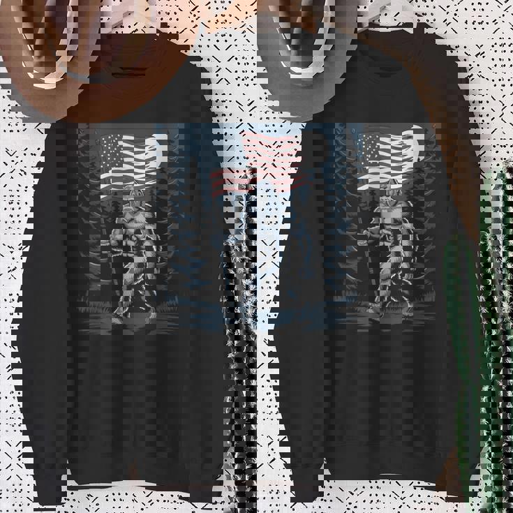 ビッグフット サスカッチ アメリカ国旗 愛国的 7月4日 アメリカ スウェットシャツ 年配の女性への贈り物