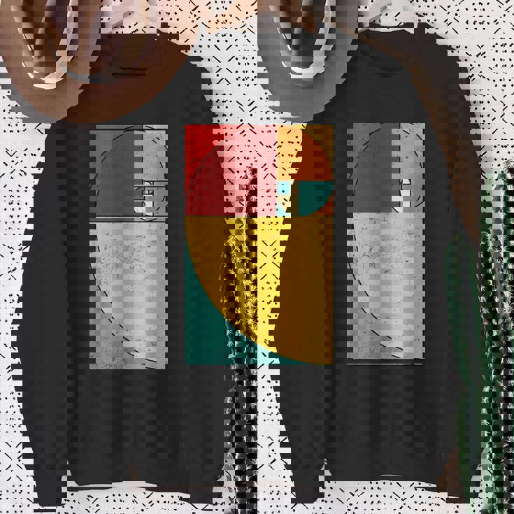 フィボナッチスパイラル幾何学アート スウェットシャツ 年配の女性への贈り物