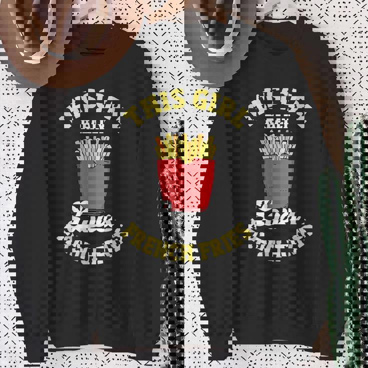 フライドポテト この子は本当にフライドポテトが好きなんだ フライドポテト スウェットシャツ 年配の女性への贈り物