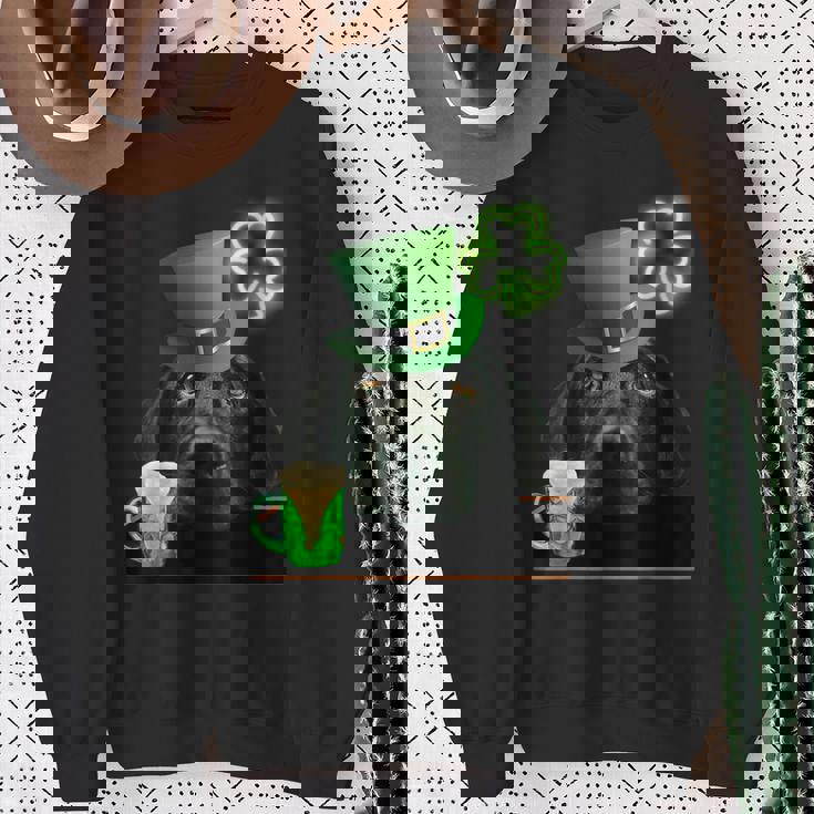 ブラックラボシャツ シャムロック アイリッシュドッグ 絵 聖パトリックス スウェットシャツ 年配の女性への贈り物