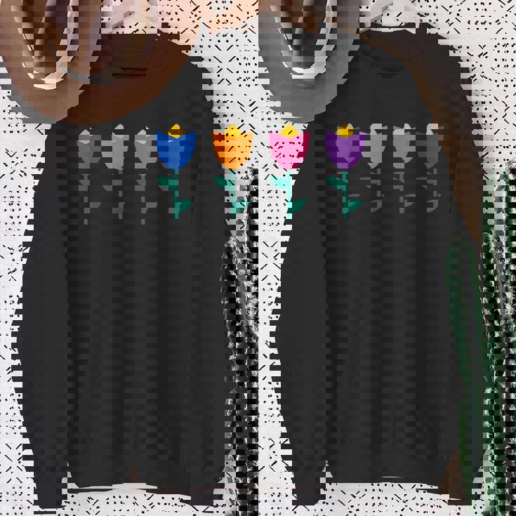 ブルー、オレンジ、ピンク、パープルのチューリップ。 スウェットシャツ 年配の女性への贈り物