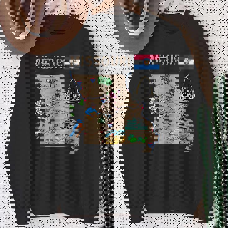 ミズーリ州のランドマーク、主要都市、道路、旗の地図 スウェットシャツ 年配の女性への贈り物