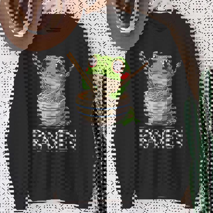 ラーメンを食べるカエルの麺 カワイイ 美的 日本アニメ スウェットシャツ 年配の女性への贈り物