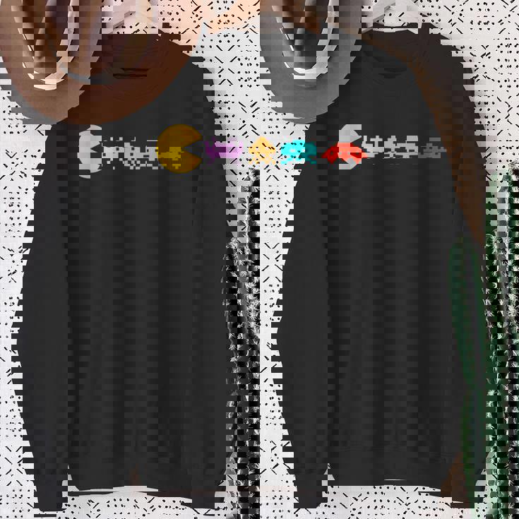 レトロヴィンテージ80年代アーケードゲームインベーダーマッシュアップ スウェットシャツ 年配の女性への贈り物