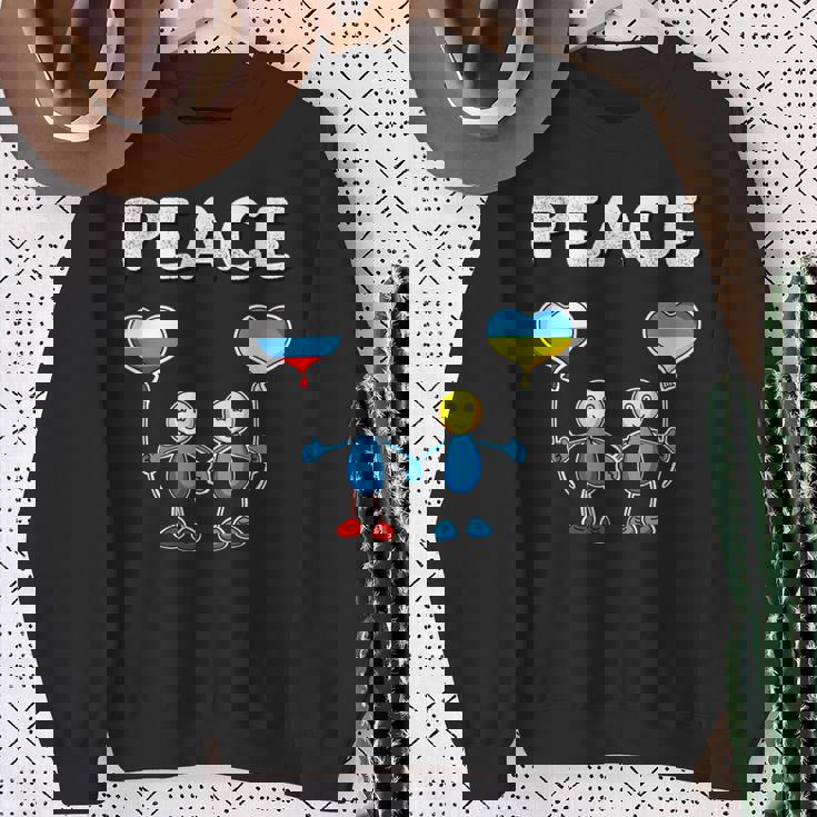 ロシアとウクライナの間の平和 長袖tシャツ スウェットシャツ 年配の女性への贈り物