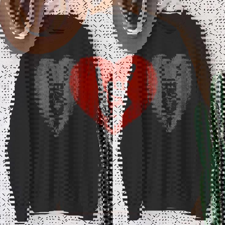 ロックミュージックラバーレッドハートロックンロール スウェットシャツ 年配の女性への贈り物