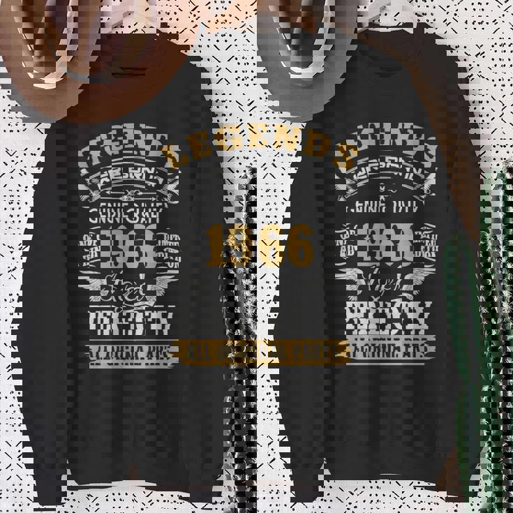 伝説は1966年にヴィンテージ60歳の誕生日に生まれました60歳 長袖tシャツ スウェットシャツ 年配の女性への贈り物