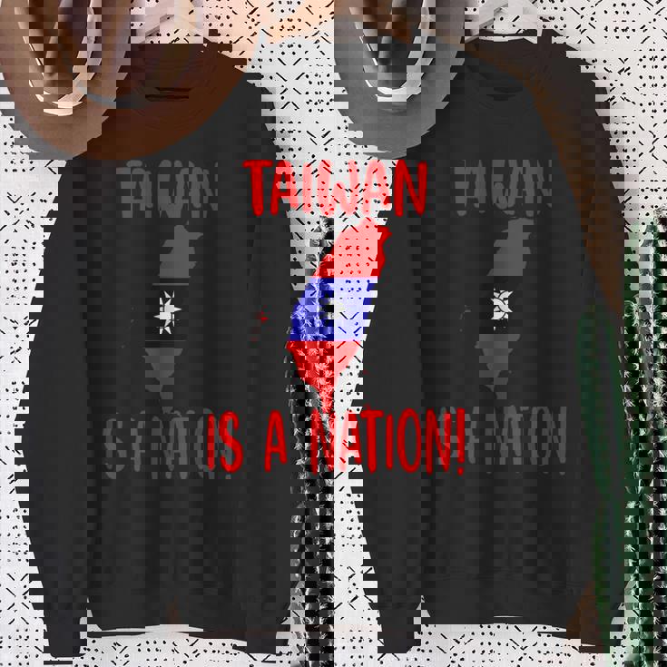 台湾は国です！ 中国を止めろ！ 長袖tシャツ スウェットシャツ 年配の女性への贈り物