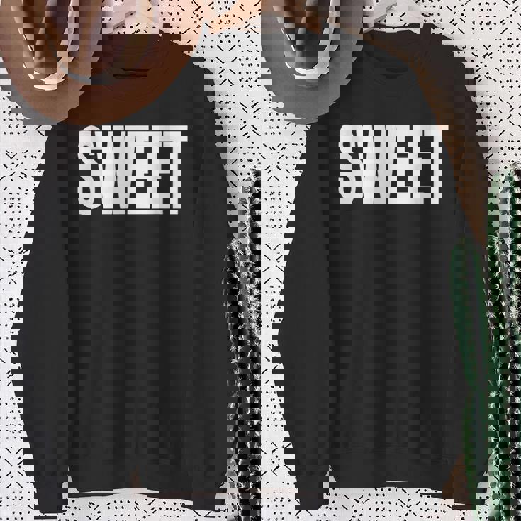 巨大な文字に甘いという言葉を込めて スウェットシャツ 年配の女性への贈り物