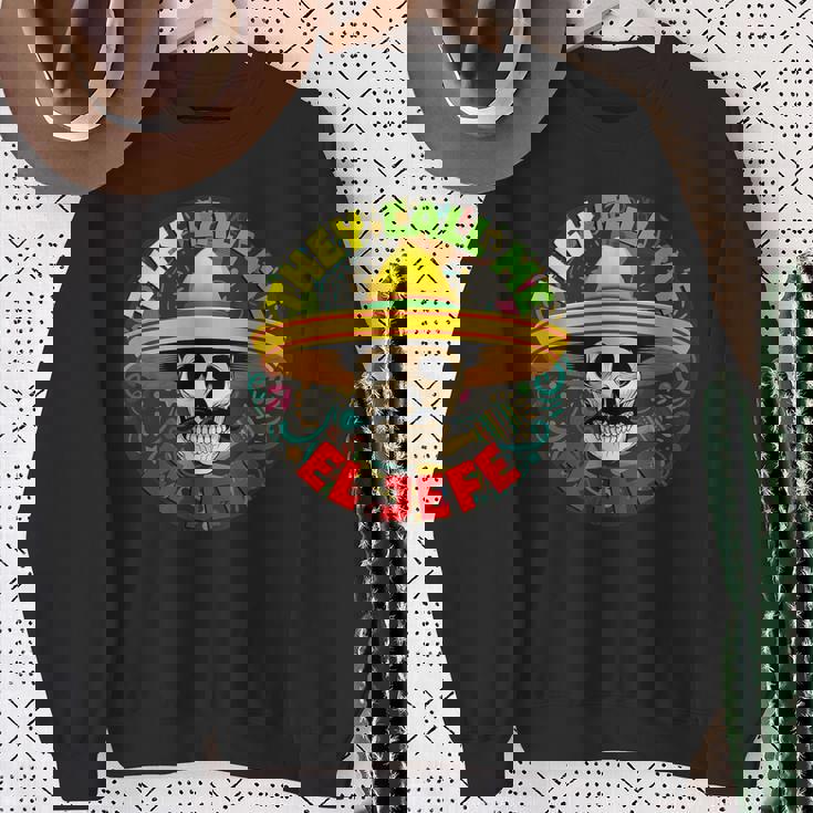 彼らは私をエルジェフェファニースケルトンメキシカンカラベラと呼んでいます スウェットシャツ 年配の女性への贈り物