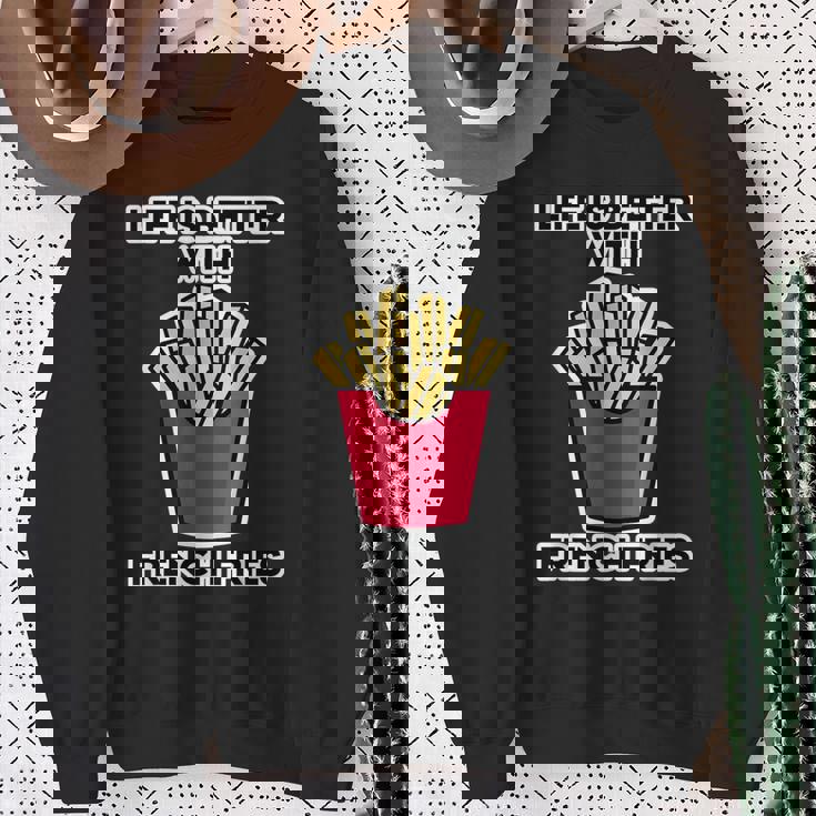 男性用フライドポテトデザイン フライドポテトと一緒に人生はより良いです スウェットシャツ 年配の女性への贈り物