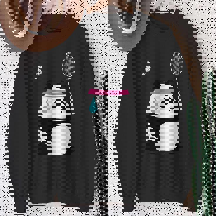 疲れきったバドミントンパンダ 面白いかわいいシャトルコック動物 スウェットシャツ 年配の女性への贈り物