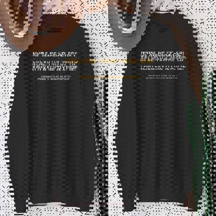 絶望的に奴隷化されたアナキズムリバタリアンの引用 スウェットシャツ 年配の女性への贈り物