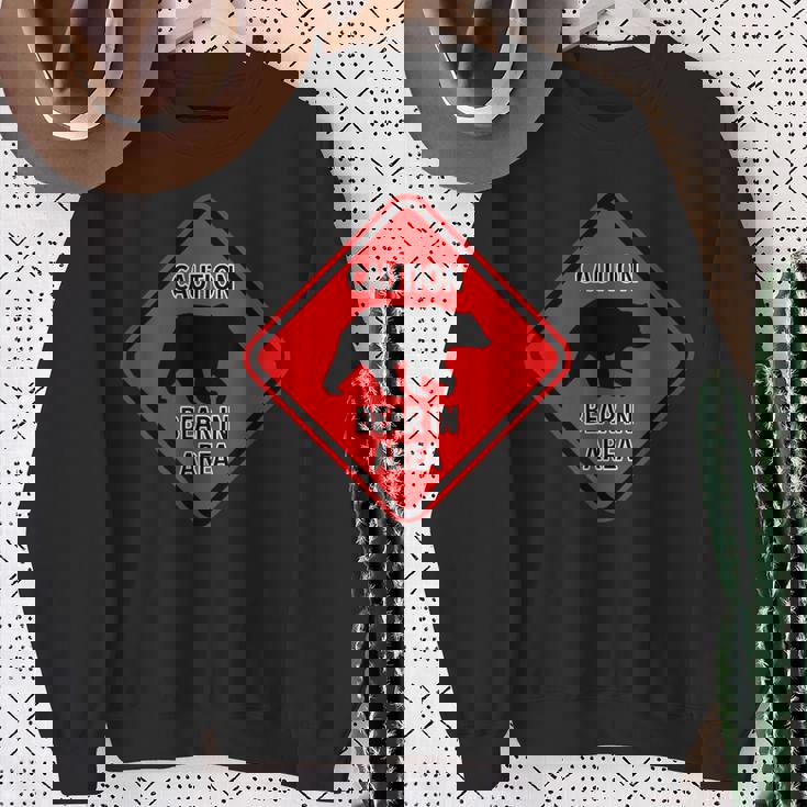 赤い警告標識 クマのエリア標識 スウェットシャツ 年配の女性への贈り物