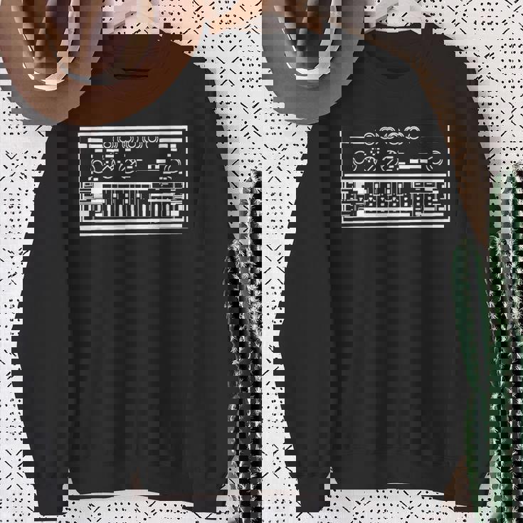 面白いシンセローランドベースラインシンセウェーブ スウェットシャツ 年配の女性への贈り物