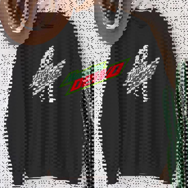 面白いビッグフットマウンテンデュードハイキングキャンプギフト スウェットシャツ 年配の女性への贈り物