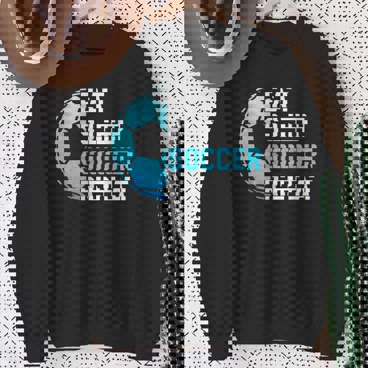 食べる、寝る、サッカーを繰り返す、面白いスポーツ、サッカー愛好家 スウェットシャツ 年配の女性への贈り物