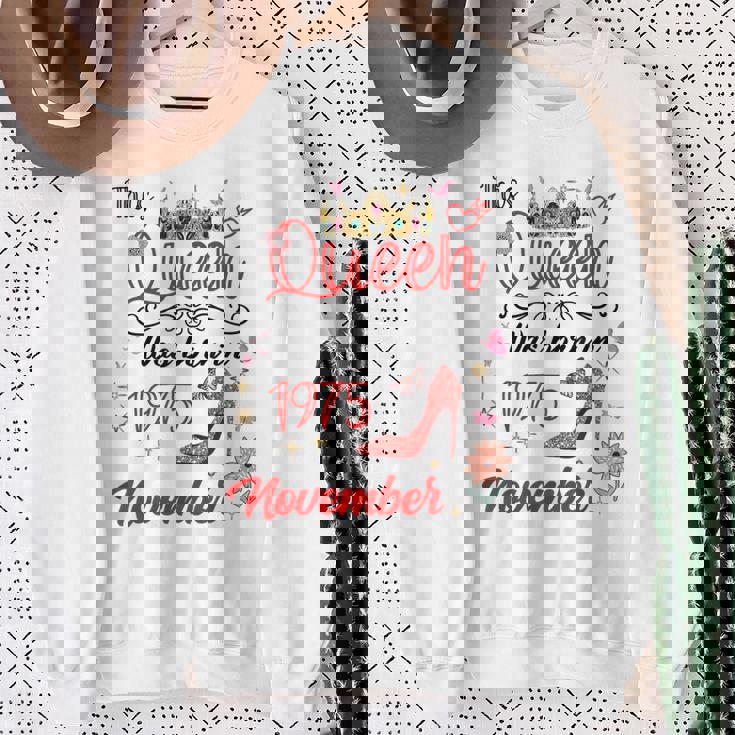 1975年11月 誕生日 この女王は1975年11月に生まれました スウェットシャツ 年配の女性への贈り物