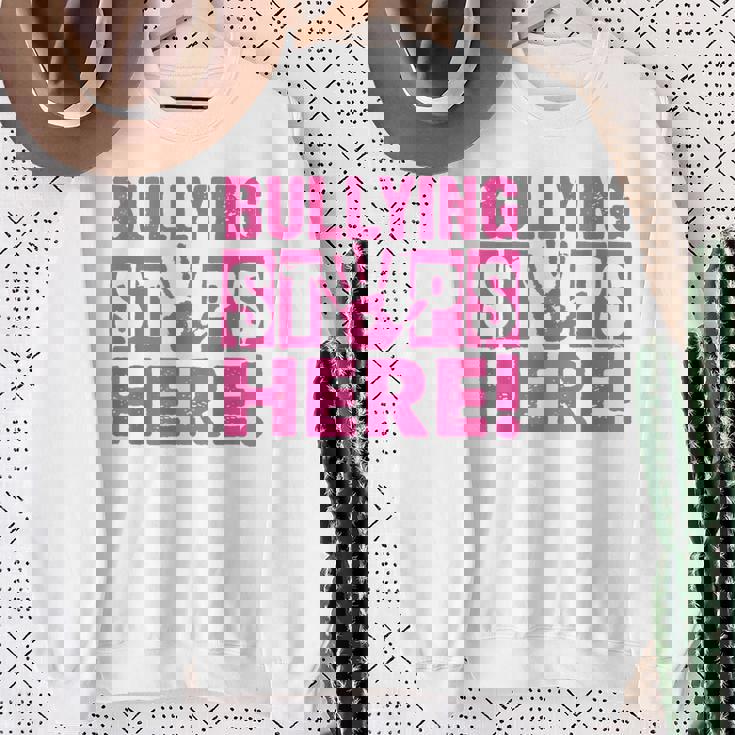 Bullyingtop Here ピンクシャツデー スウェットシャツ 年配の女性への贈り物