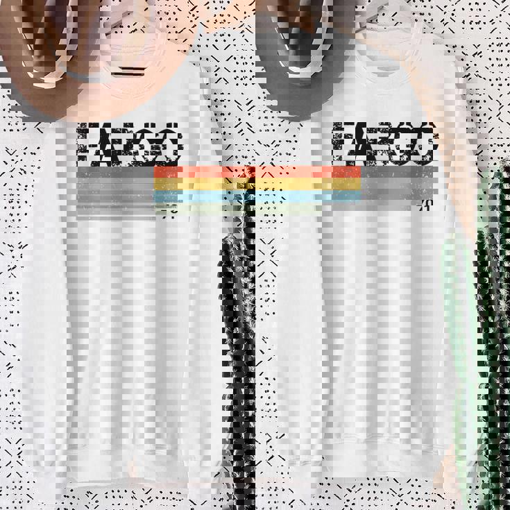 Fargo City レトロ ヴィンテージ ストライプ ギフトとお土産 スウェットシャツ 年配の女性への贈り物