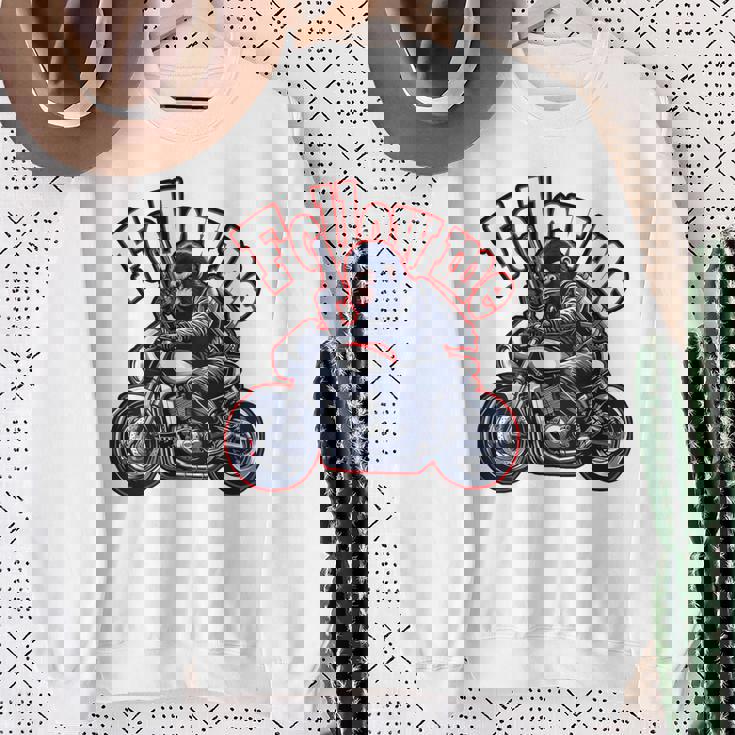 Followmeバイクに乗るゴリラのバックプリントデザイン スウェットシャツ 年配の女性への贈り物