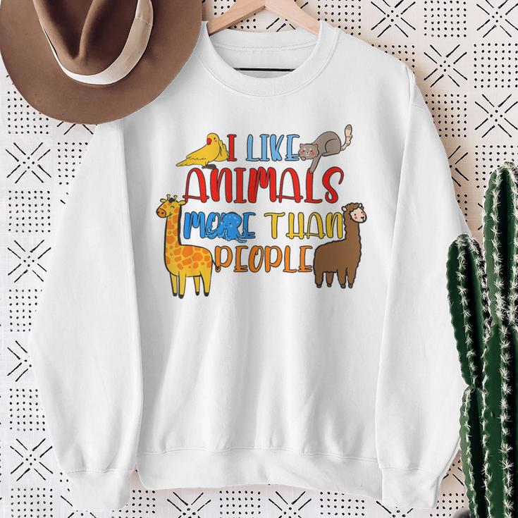 Me Gustan Los Animales Más Que Las Personas Que Amo A Los Amantes Del Bienestar Animal Camisa de entrenamiento Regalos para ancianas